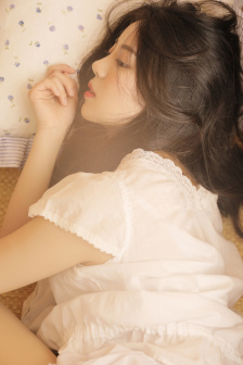宝妈怕娃闹给同机乘客备100份礼袋